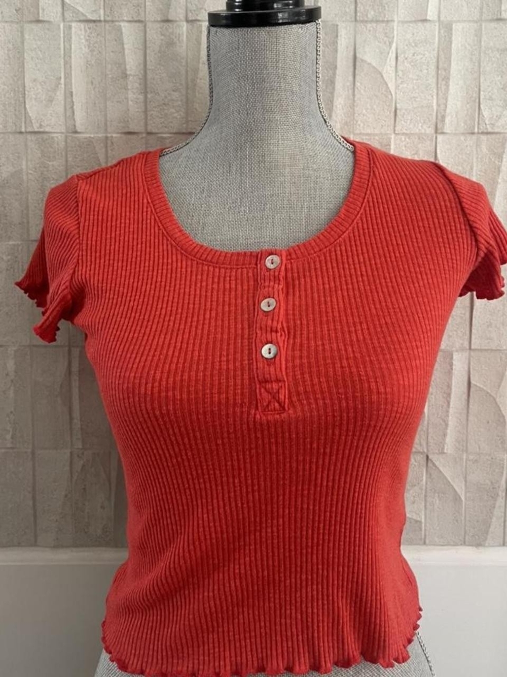 Ribbed Scoop Neck Henley Top in Red